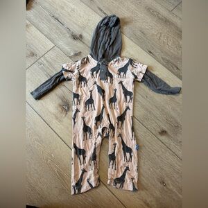 Kickee Pants 0-3 months bamboo giraffe print outfit